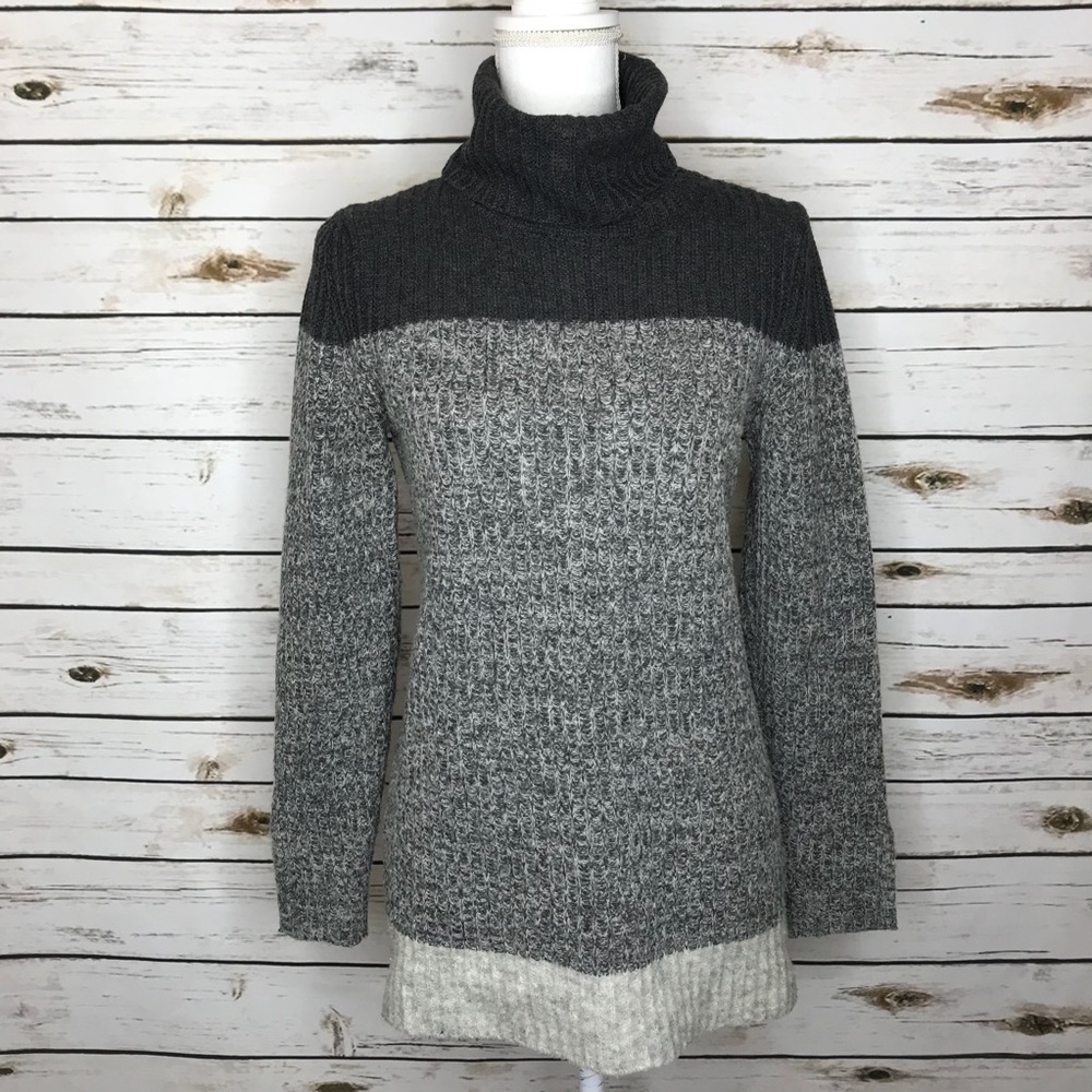 *Banana Republic chunky Turtleneck Sweater Size M